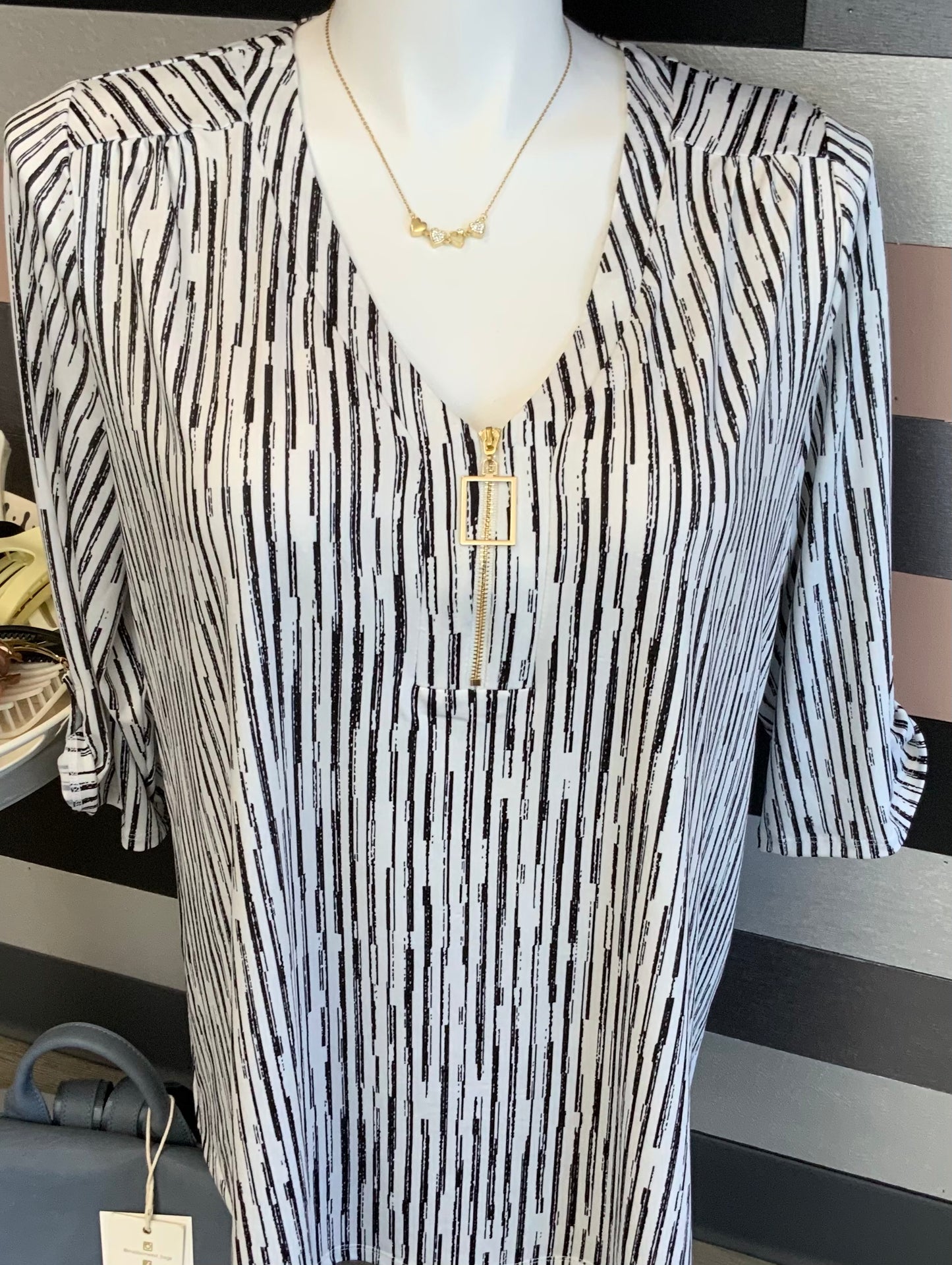 PS Square Zipper Pull Roll Tab Blouse B&W