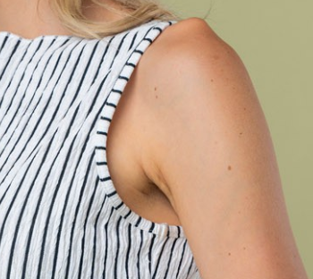Vertical Sleeveless Stripe B&W