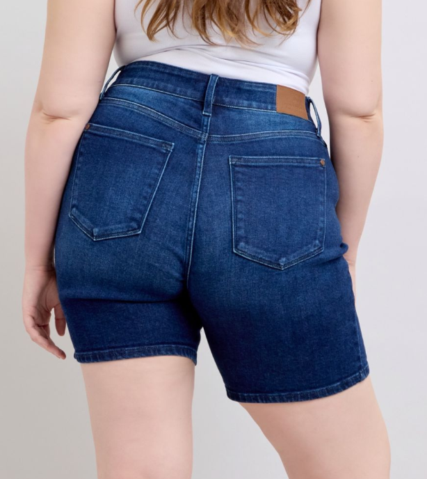 JUDY BLUE Bermuda HR Shorts 8"