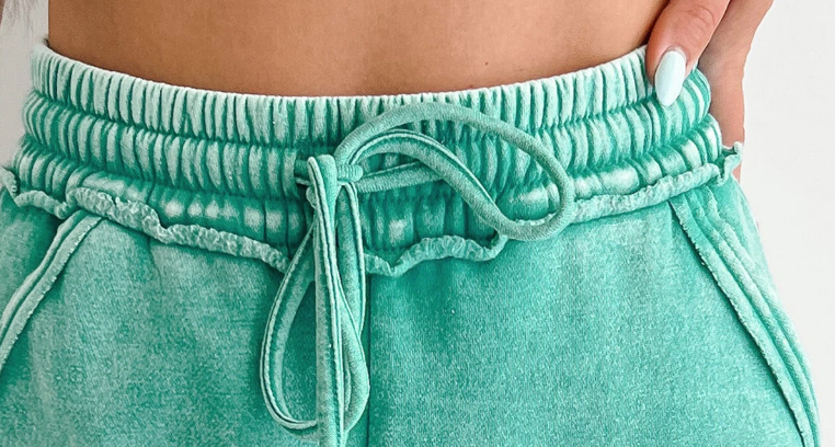 Mineral Wash Raw Shorts GREEN 3"