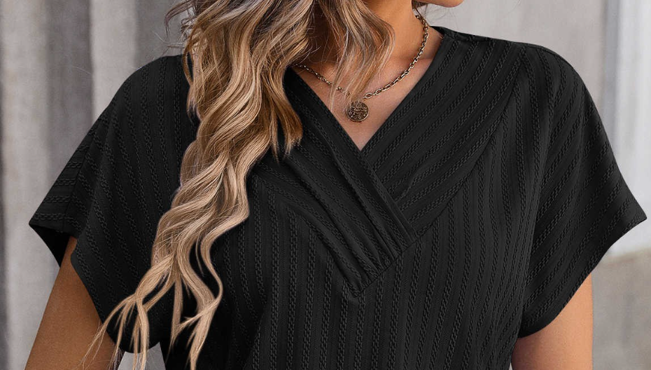 Textured V~Neck Feature BLACK