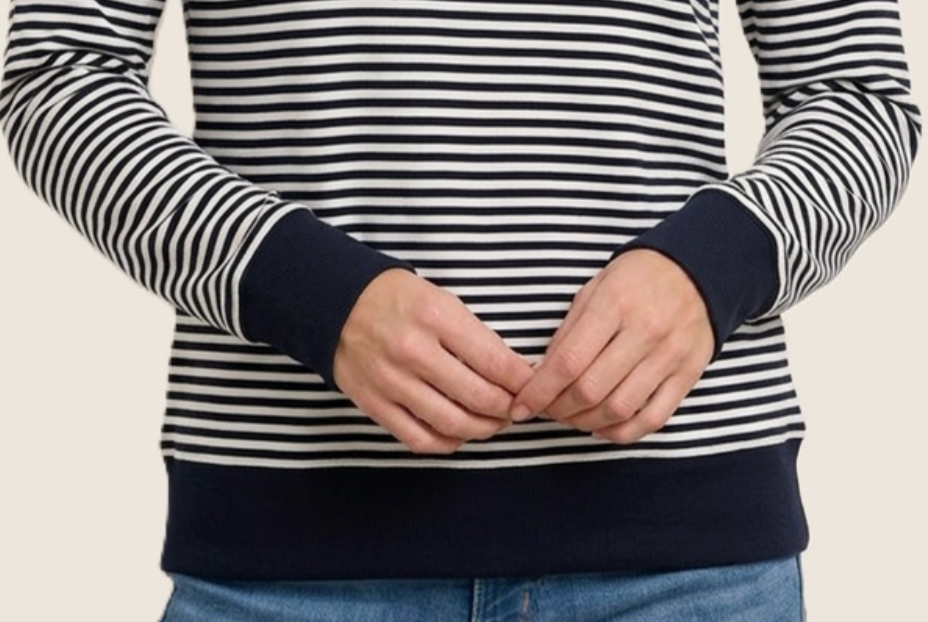 Casually Classic Sweatshirt NAVY